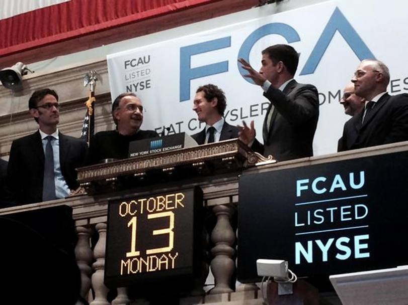 FCA debutta a Wall Street, Sergio Marchionne e John Elkann suona la campanella di chiusura di giornata, ottobre 2014. Ansa